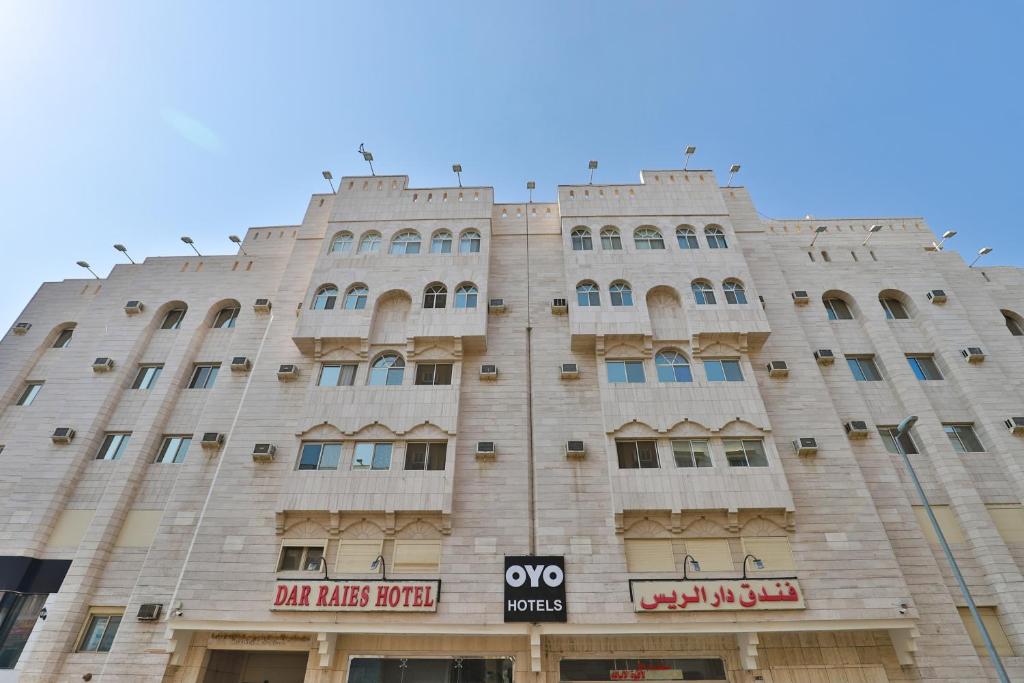 Popular attractions Area Nearby Property